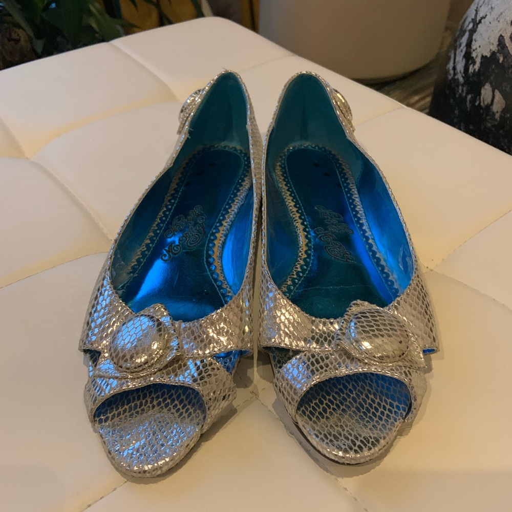 Naughty monkey 🙈 silver leather, Peeptoe flats